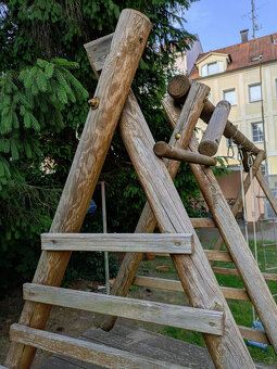 Dětské hřiště na opravu - 6