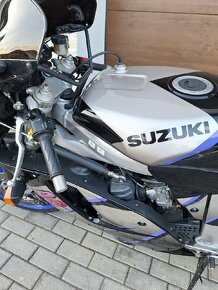 Suzuki gsxr 750 - 6