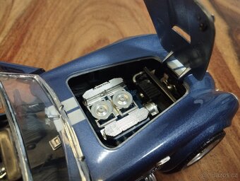 Shelby Cobra 1/18 Road Tough - 6