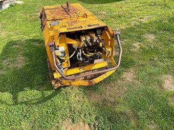 Příkopový vibrační válec - 6