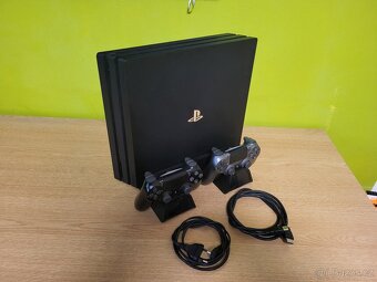 PS4 PRO 1TB příslušenství + vyčištěný - 6