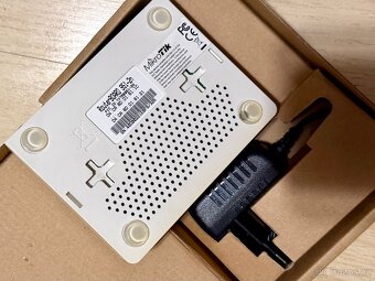 Mikrotik Routerboard RB951-2n 2.4GHz Wlan AP, 5xEthernet - 6