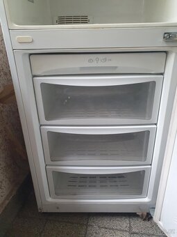 LEDNICE S MRAZAKEM,VELKA,PLNE FUNKCNI - 6
