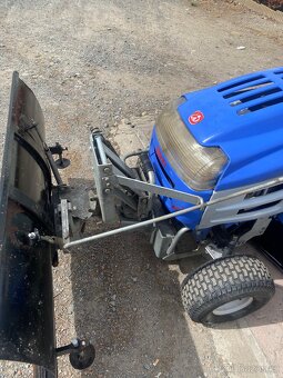 Zahradní traktor ISEKI CM 6220 H+rozmetadlo AKS 80+radlice - 6