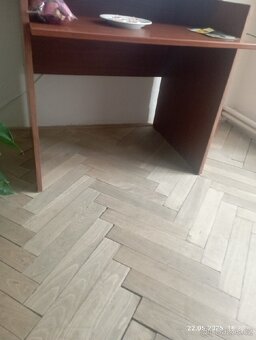 Prodám stůl za 80kč.Pevný,kvalitní.. - 6