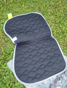 Fialová skoková dečka s kamínky na lemu - 6