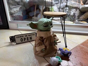 Interaktivní baby Yoda s příslušenstvím - 6