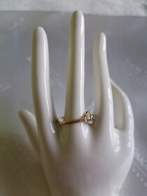 Zlatý prsten s diamanty a rubínem - 6