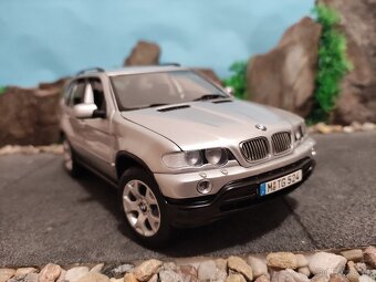 Prodám model 1:18 BMW X5 KYOSHO - 6