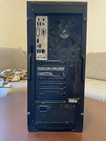 Herní Počítač s Windows 11 a 23 palcovím LG monitorem - 6