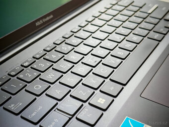 ASUS Vivobook 14" OLED AMD R7 5800H 16GB RAM RTX3050 - 6