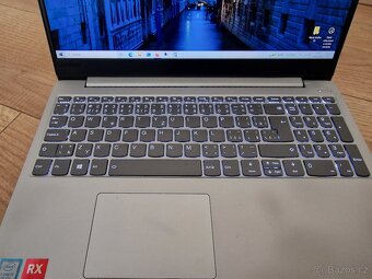 Lenovo IdeaPad 330s-15IKB - i5, IPS, Radeon RX 540 - 6