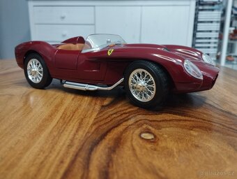 Ferrari 250 Testa Rossa 1/18 - 6