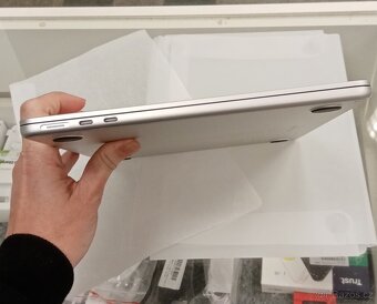 MacBook Air 13" 2025 M4 10-core 16/256GB zár 9/2026 - 6