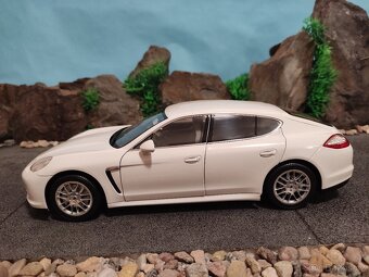 prodám model 1:18 porsche panamera 4S - 6