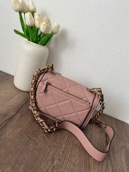 Starorůžová crossbody kabelka Guess - 6