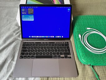 MacBook Pro 13" M2 / 8GB / 256GB - 6
