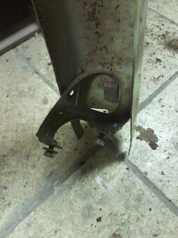 TRABANT 601 ZADNÍ NÁRAZNÍK HRANATÝ. - 6