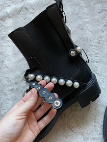 Černé kožené kotníkové boty Zara se zdobením - vel.38 - 6