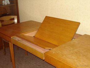 Jídelní stůl rozkládací a 4 židle - 6
