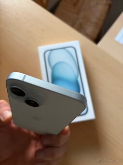 Apple iPhone 15 - 128 GB, bílý - 6