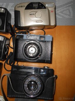 12kusů fotoaparátů +1x expozimetr Leningrad 4 +blesk - 6