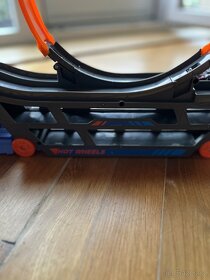 Auto tahač s vystřelovací dráhou Hotwheels - 6