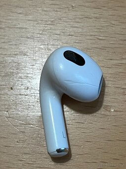 Apple AirPods 3 - pouzdro OK, sluchátka poškozená - 6