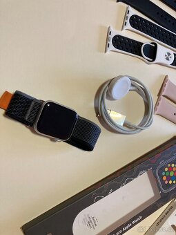 Apple Watch Series 6 - 6