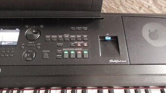 YAMAHA DGX 670 - 6
