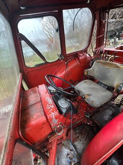 Traktor IH 624  - nepojazdný - 6