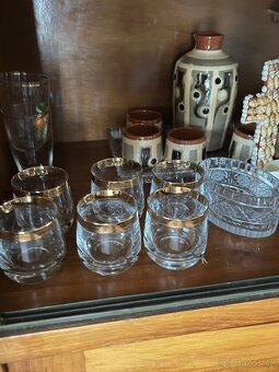 Servírovací porcelanové sady. Talíře, skleničky, mísy - 6