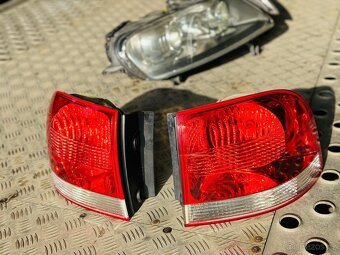 Zadní světlo vnější Volkswagen Touareg (7LA/7L6/7L7) 02-06 - 6