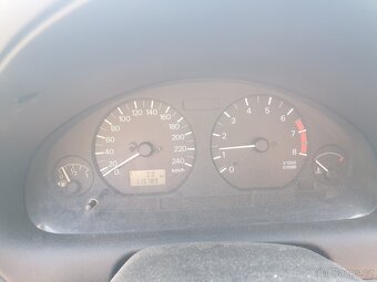 Mitsubishi Carisma 1.6 rok 1997 - 6