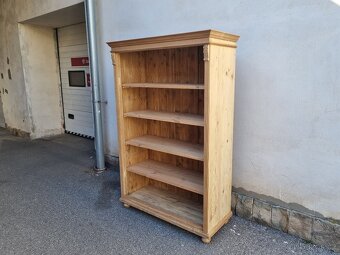 STARÁ SMRKOVÁ KNIHOVNA PO RENOVACI - 6