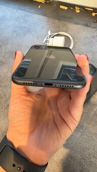 iPhone 11 64GB ideální - 6