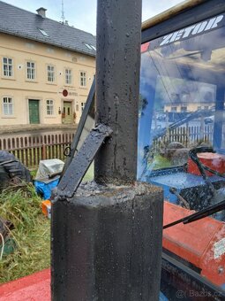 Potrubí s vyfukem zetor 6911 - 6