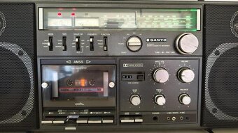 Dobrý den prodám radiomagnetofon Sanyo vše krásně funguje zd - 6