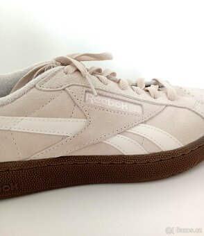 👟 Reebok Club C Grounds UK – NOVÉ semišové tenisky, vel. 42 - 6