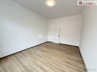 Pronájem bytu 2+kk 55 m2 P8 Libeň po rekonstrukci sklep cihl - 6