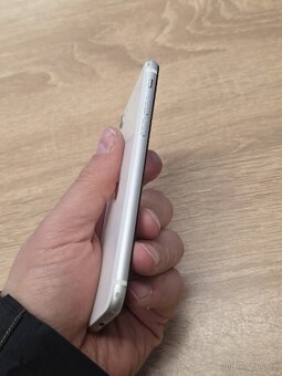 iPhone SE 2020 64GB (94% baterie) - 6