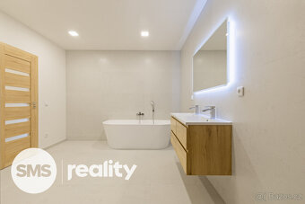 Nízkoenergetický bungalov 5+kk v Petřvaldu – moderní styl a  - 6