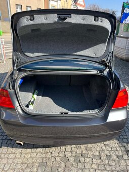 BMW 320i  2.0 benzín - 6