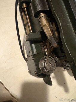 Historický šicí stroj bernina - 6