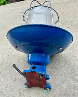 Stará INDUSTRY lampa litina smalt modrá - 6