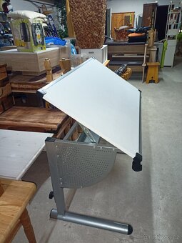 Prodám hezký psací polohovací stůl - 6