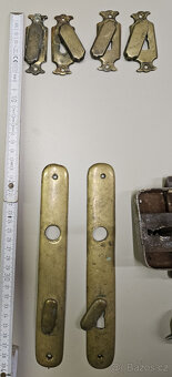 Staré mosazné štítky a zámky - 6