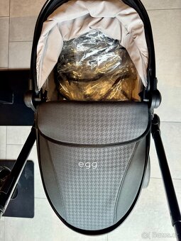 Kočárek EGG 3 – Houndstooth Black, 8v1, model 2024 - 6