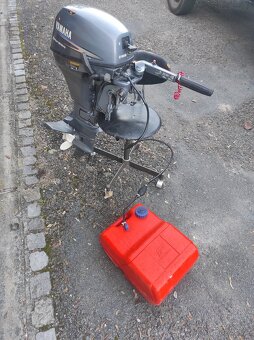 Motor na motorový člun Yamaha 8 - 6