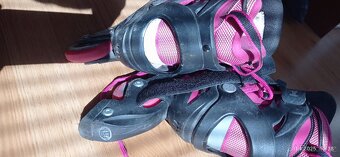 Prodám 2ks inline brusle +chrániče - 6